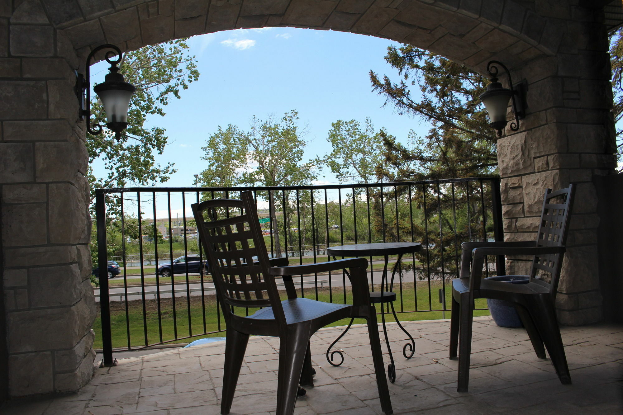 YYC Westmount River Inn מראה חיצוני תמונה