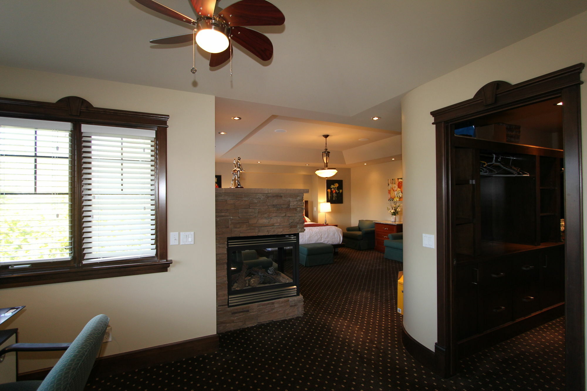 YYC Westmount River Inn מראה חיצוני תמונה