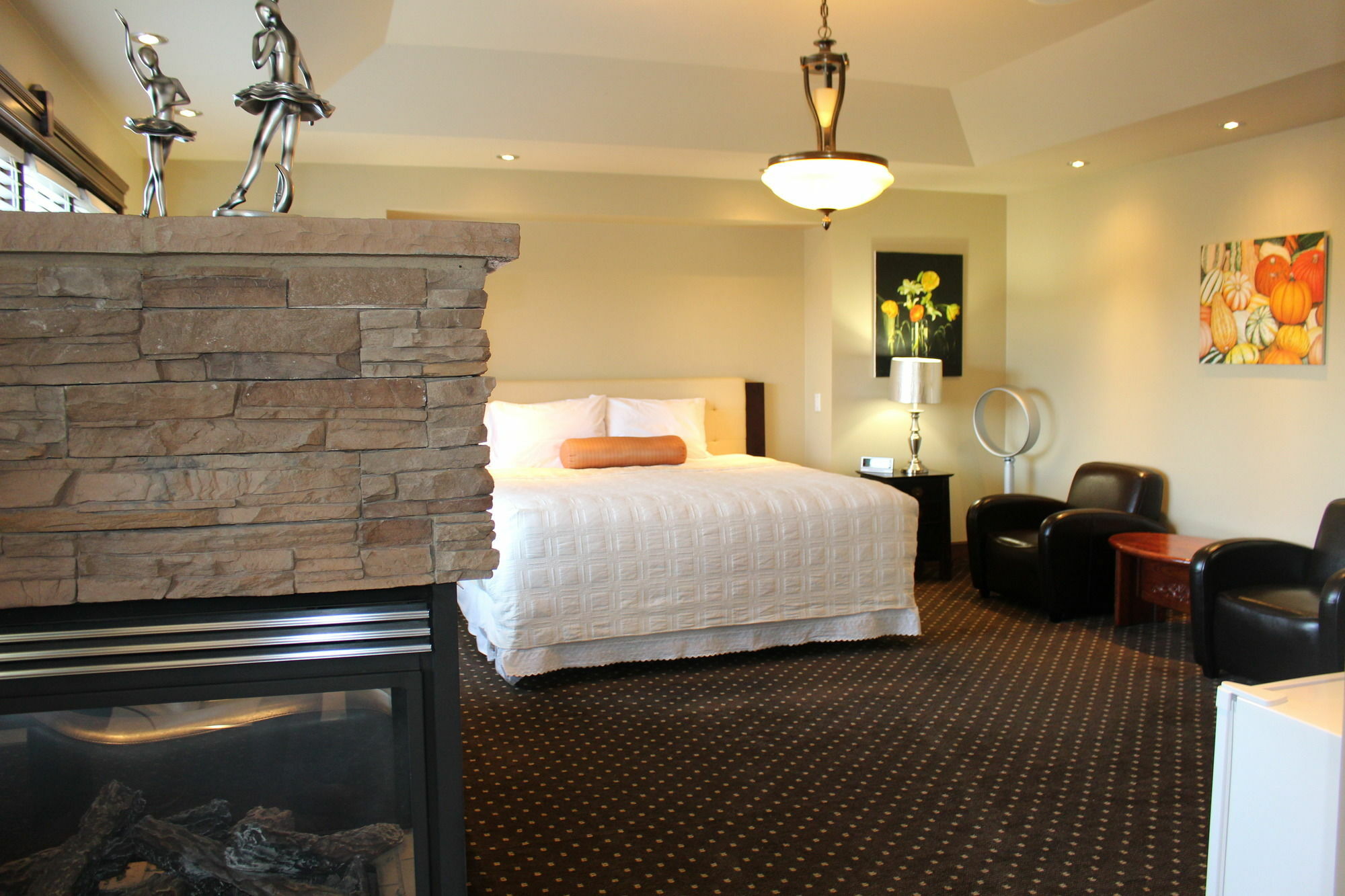 YYC Westmount River Inn מראה חיצוני תמונה